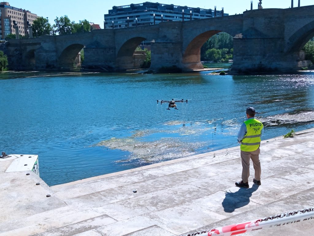 Trabajos con drone contra la mosca negra