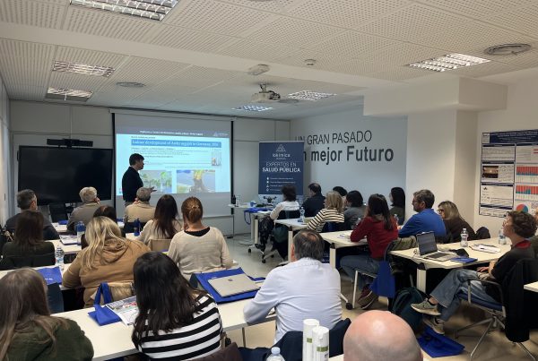 Imagen de una formación impartida por Rubén Bueno en las oficinas de Lokímica Valencia.